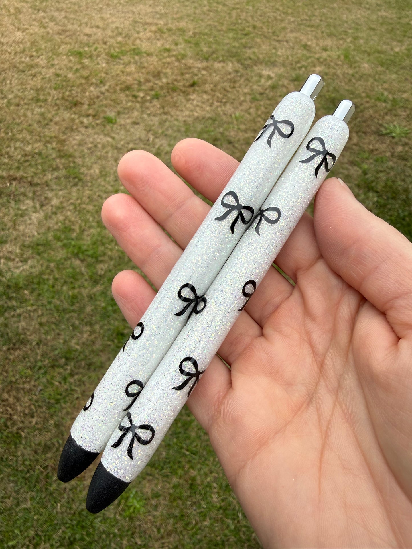 White and Black Epoxy Glitter Pen!