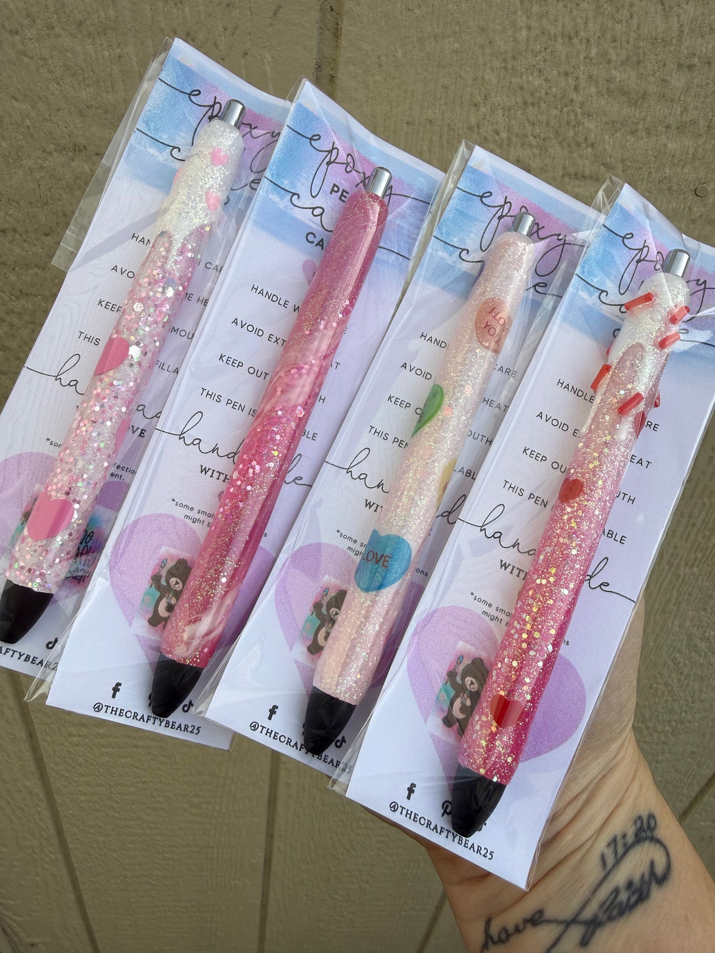 4 Pack Valentine’s Day inkjoy gel Pens!