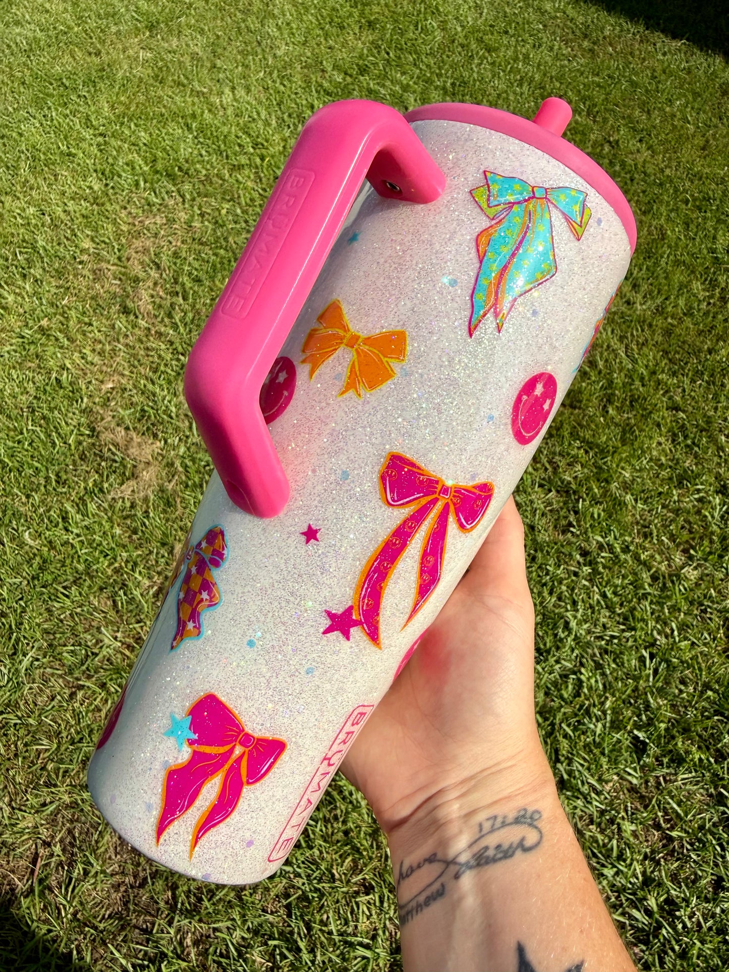 40oz Brumate Era Neon Holo Bows