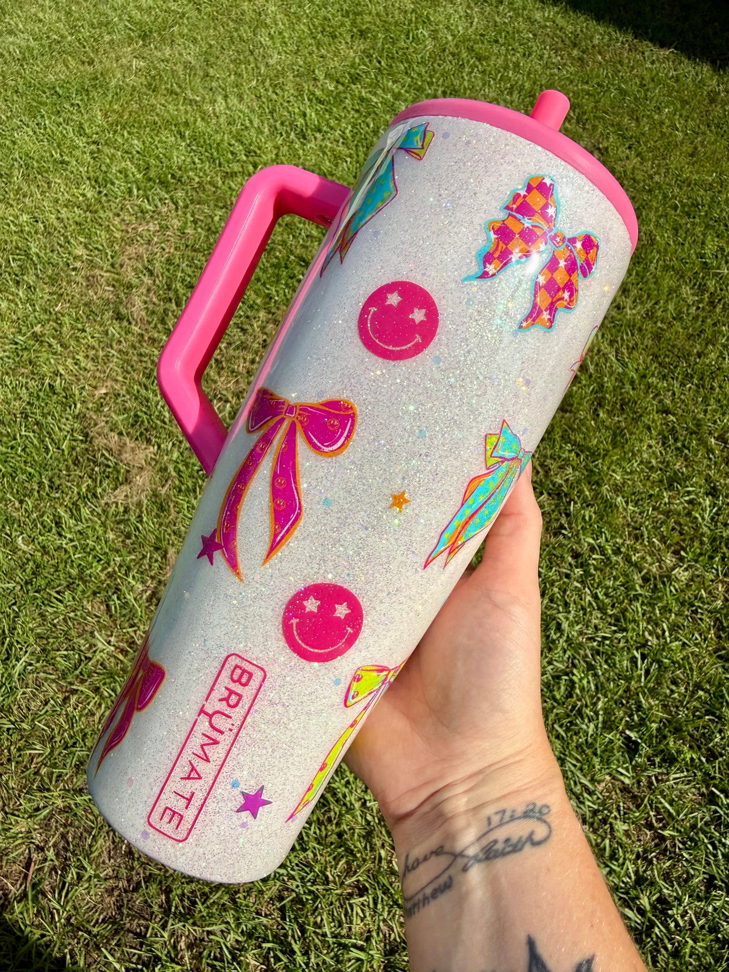40oz Brumate Era Neon Holo Bows