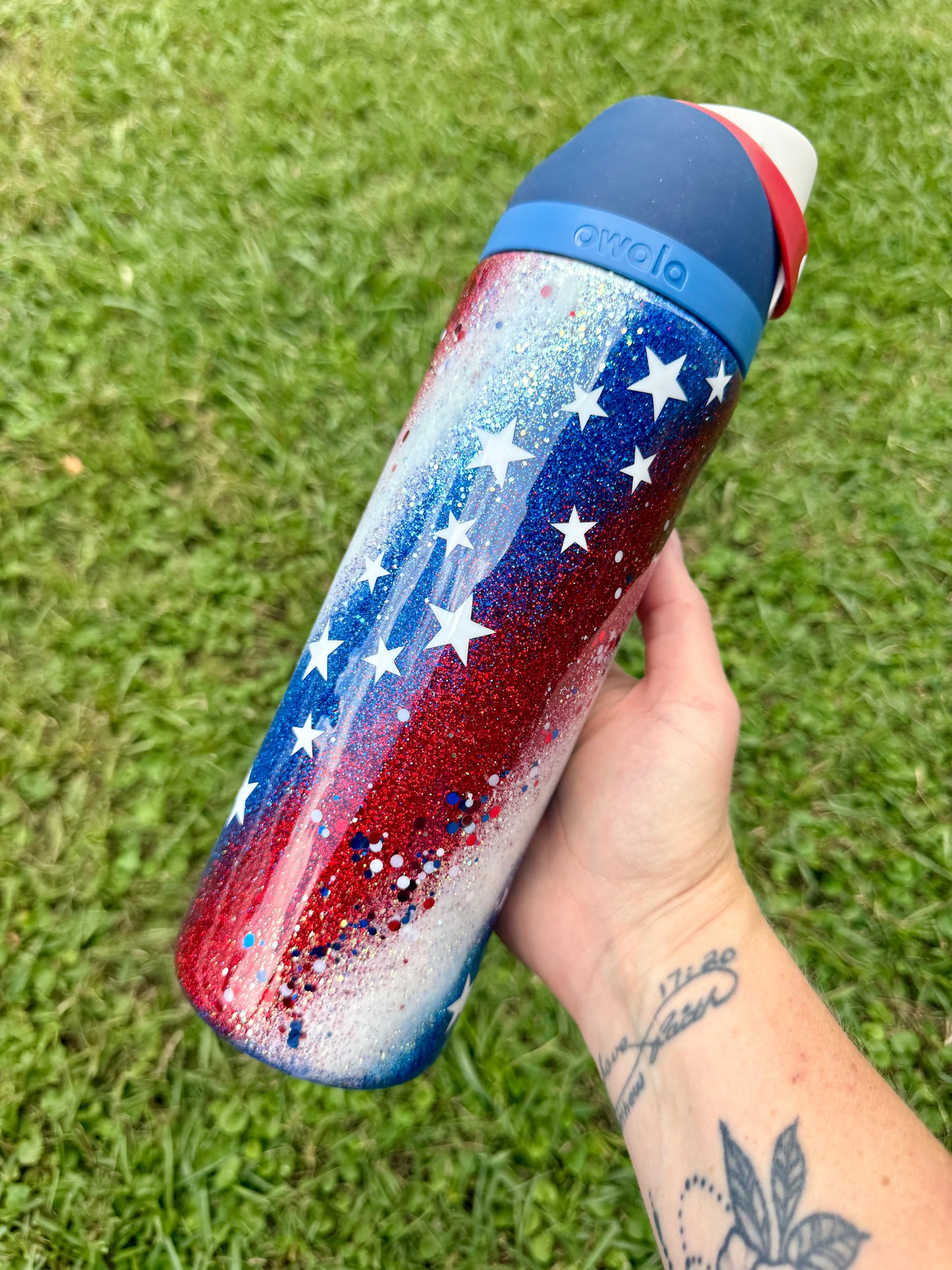 24oz Owala Patriotic Swirl Ready to Ship
