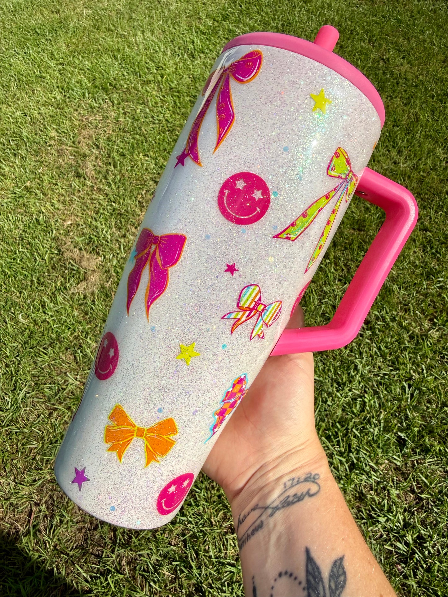 40oz Brumate Era Neon Holo Bows