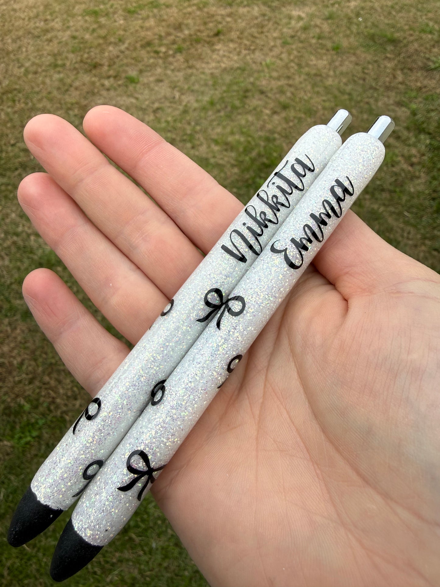 White and Black Epoxy Glitter Pen!