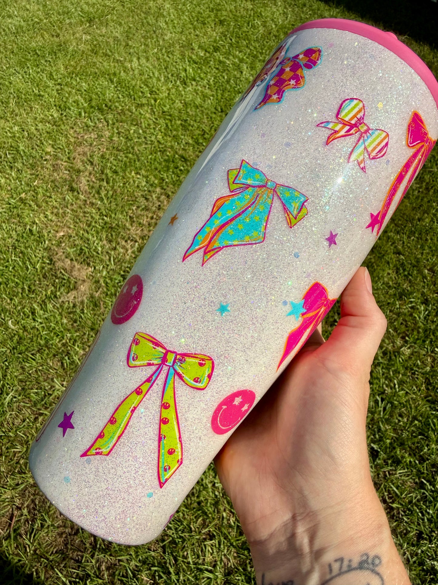 40oz Brumate Era Neon Holo Bows