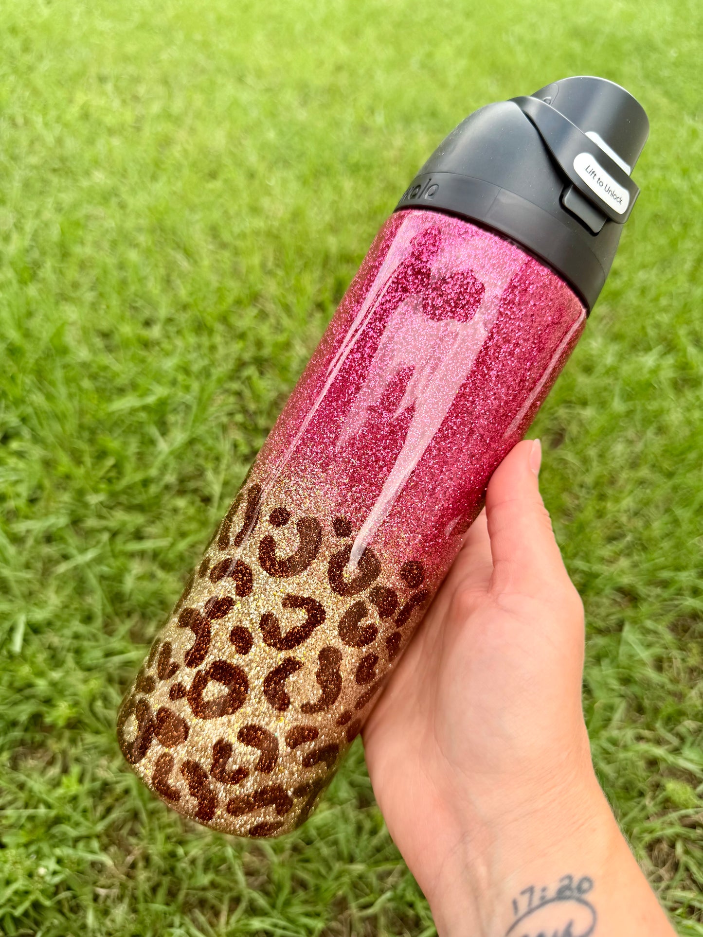 24oz Owala Magenta Leopard Ombre