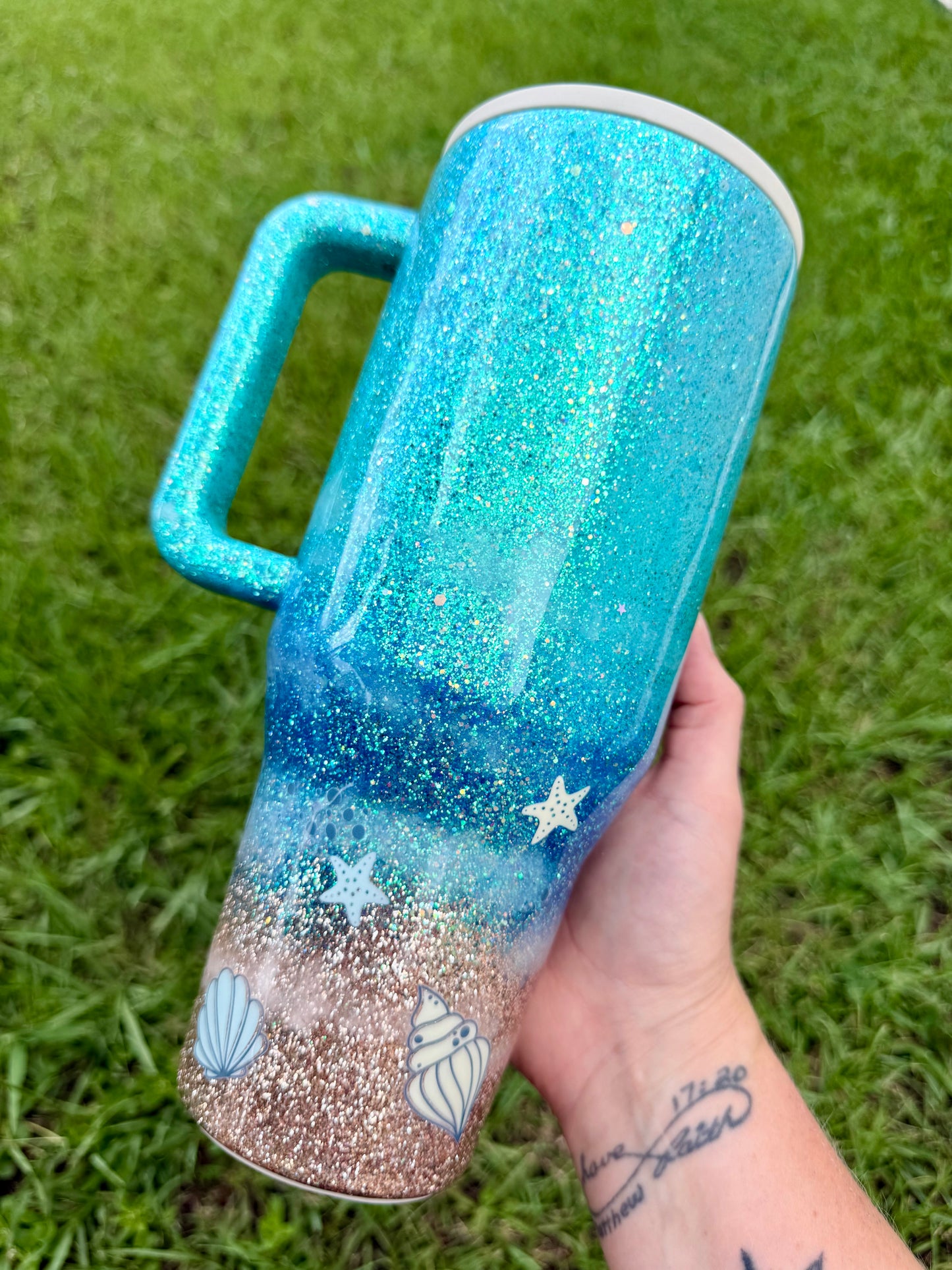 Blue Beach Waves Glitter Tumbler