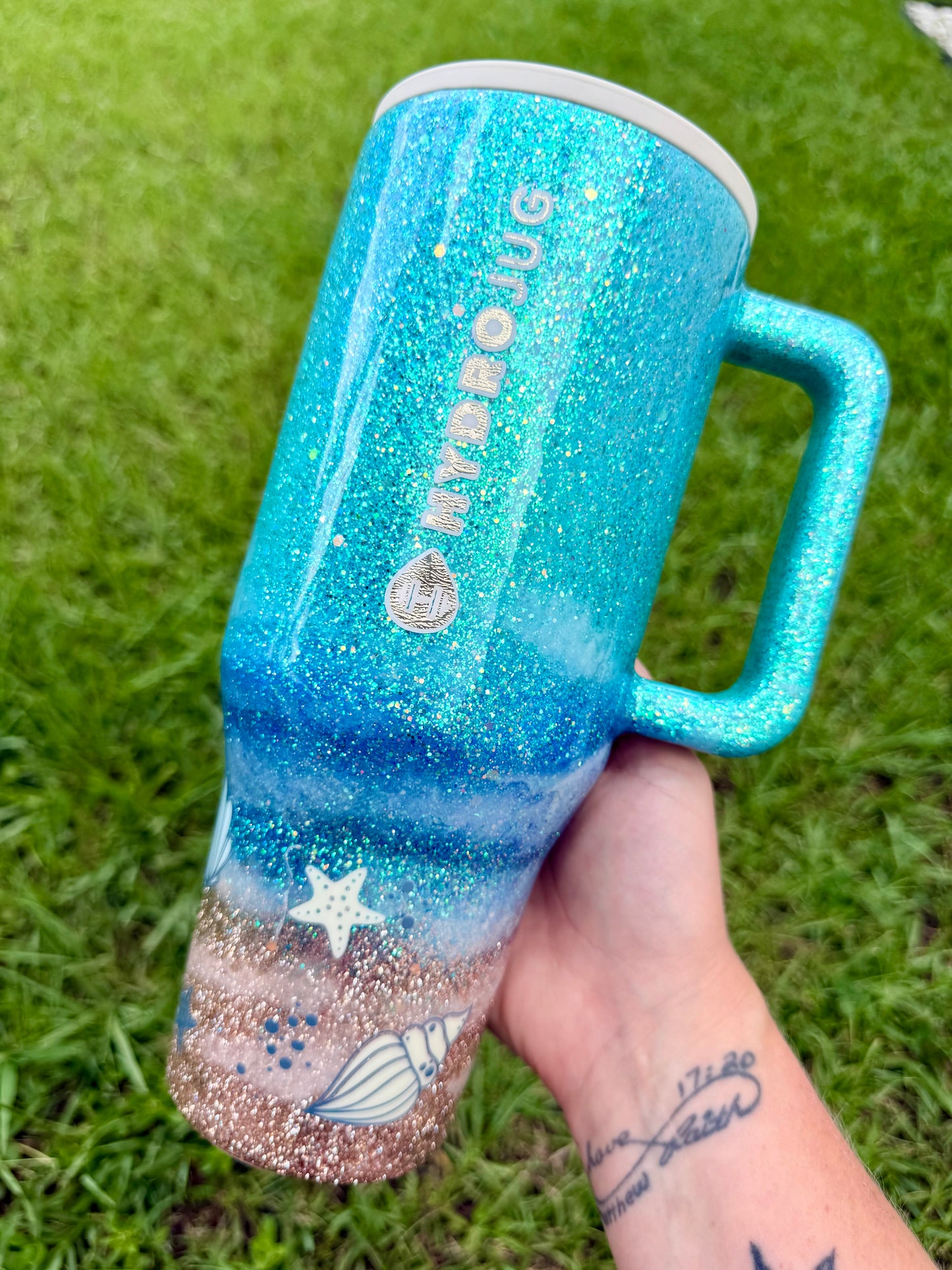 Blue Beach Waves Glitter Tumbler