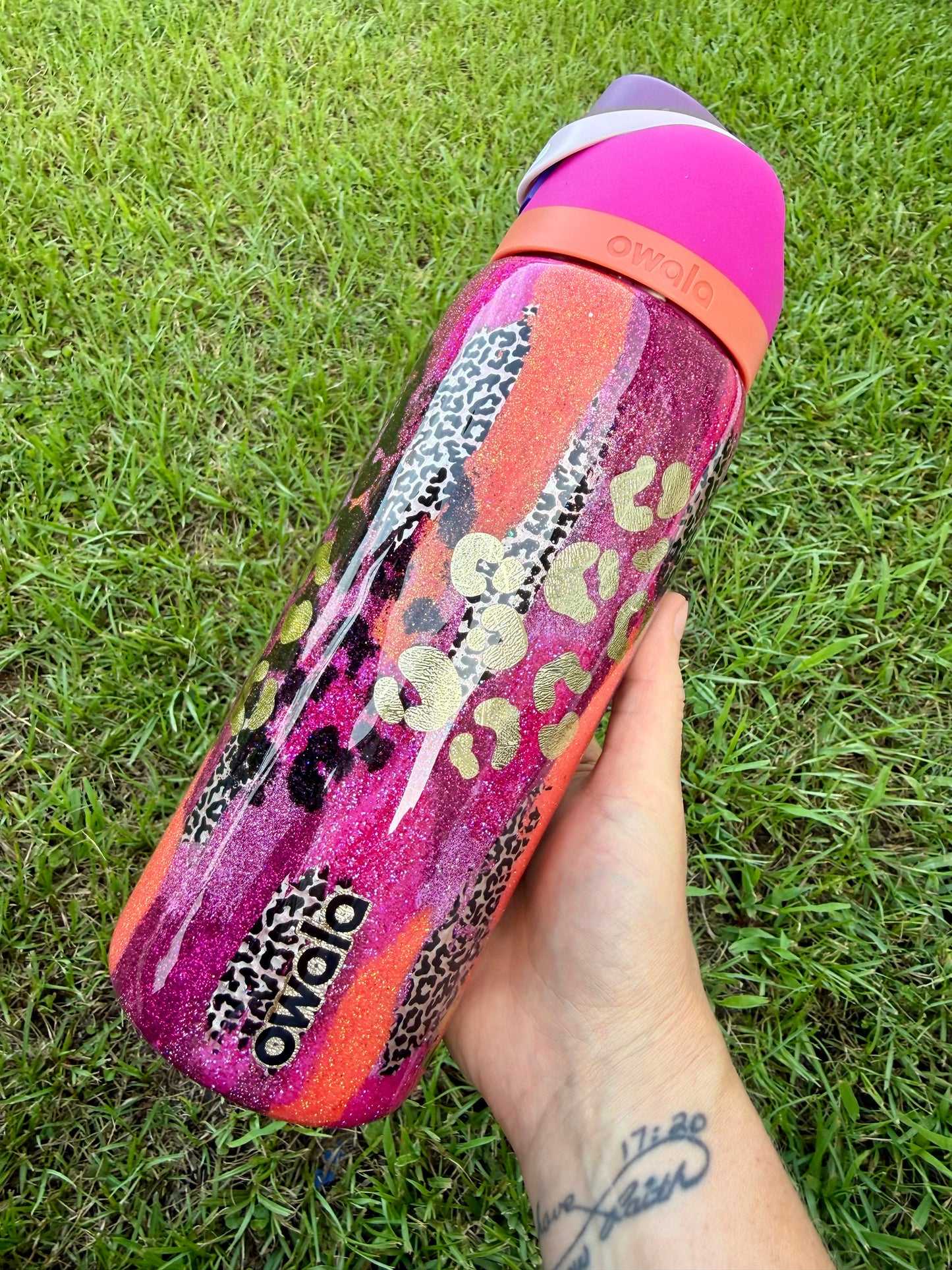 32oz Owala Abstract Brushstroke Glitter Tumbler