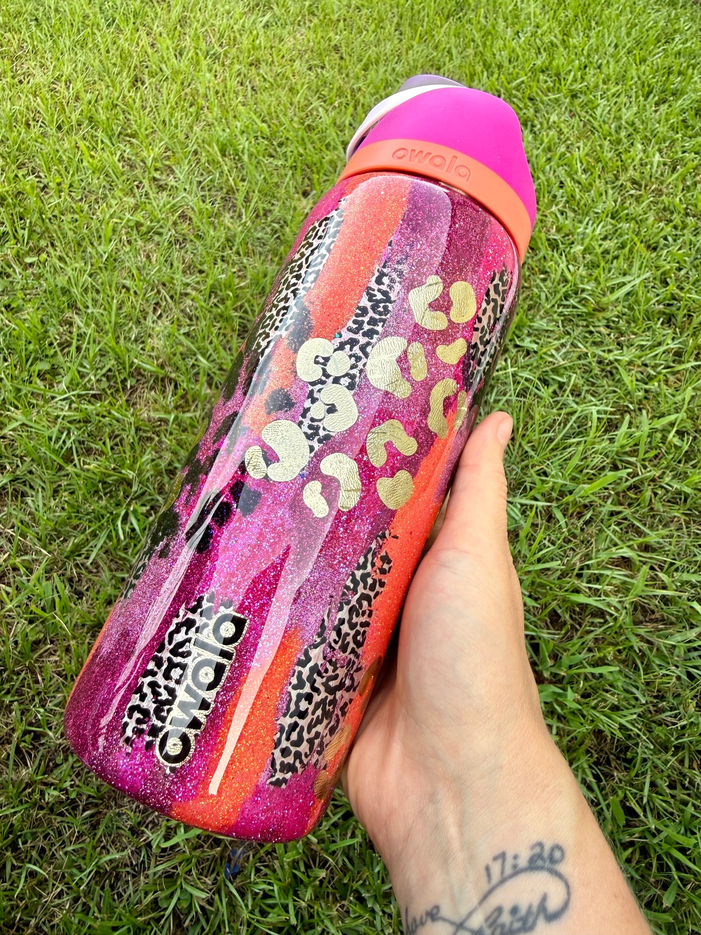 32oz Owala Abstract Brushstroke Glitter Tumbler